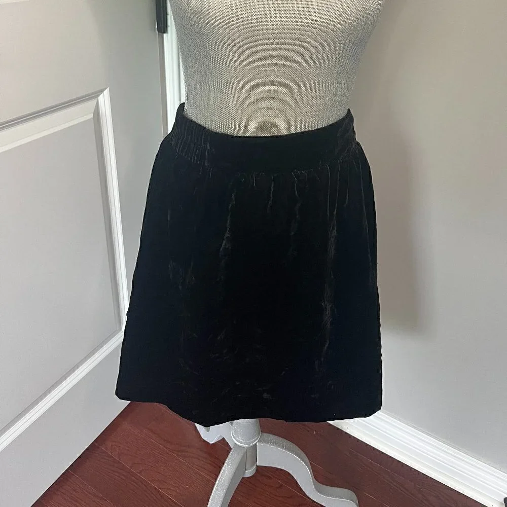 Loft Velour Pull on Above the Knee Skirt Black Size M EUC